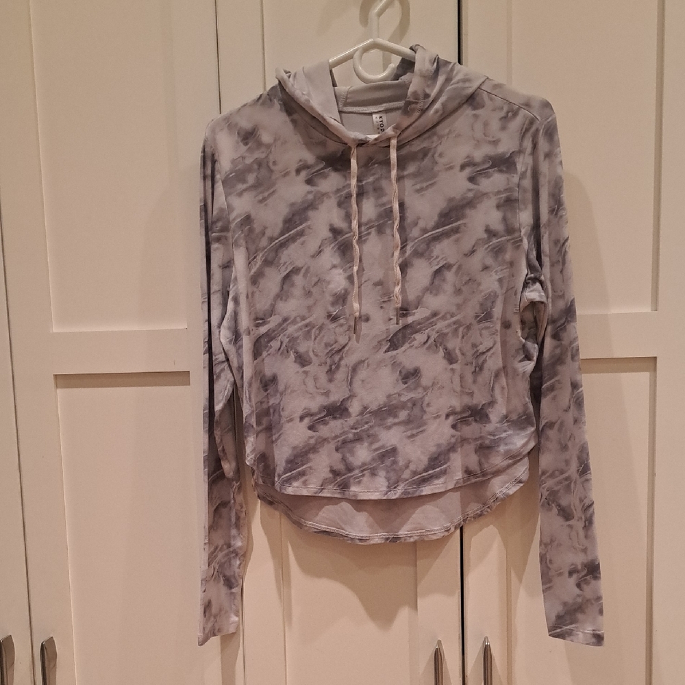Gray And White Color Swirl Super Soft Women's Crop(ish) Hoodie Top